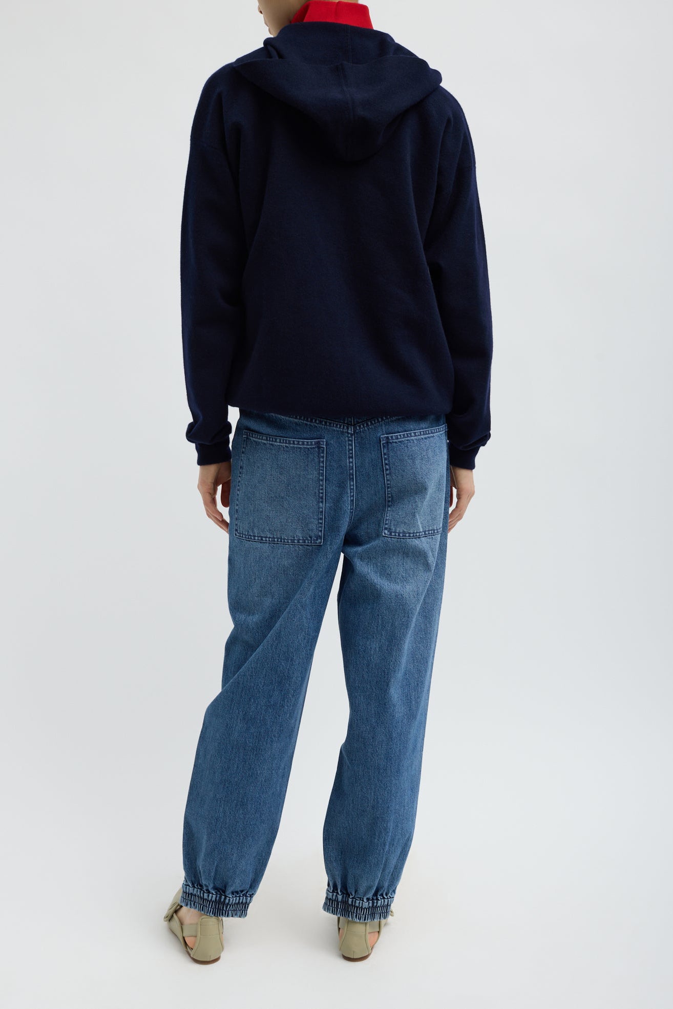 Pantalones jogger con cremallera en azul clásico de Tibi - Anita Hass