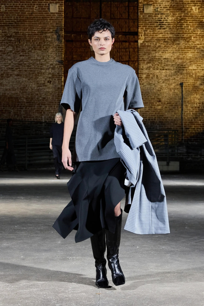 Rock Side Drape in Schwarz Tibi
