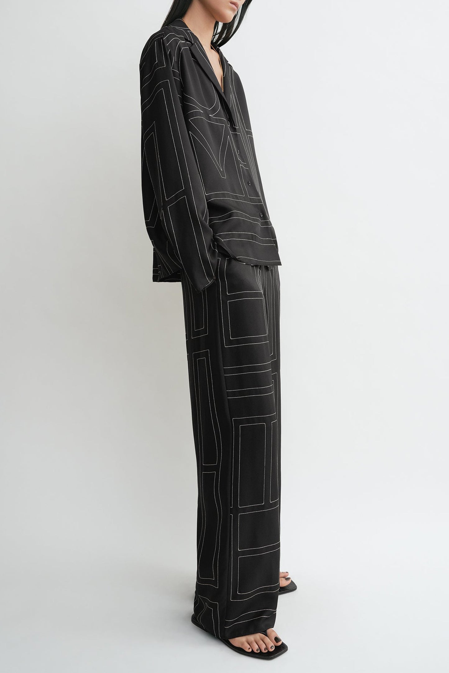 Seidenbluse Monogram PJ in Schwarz