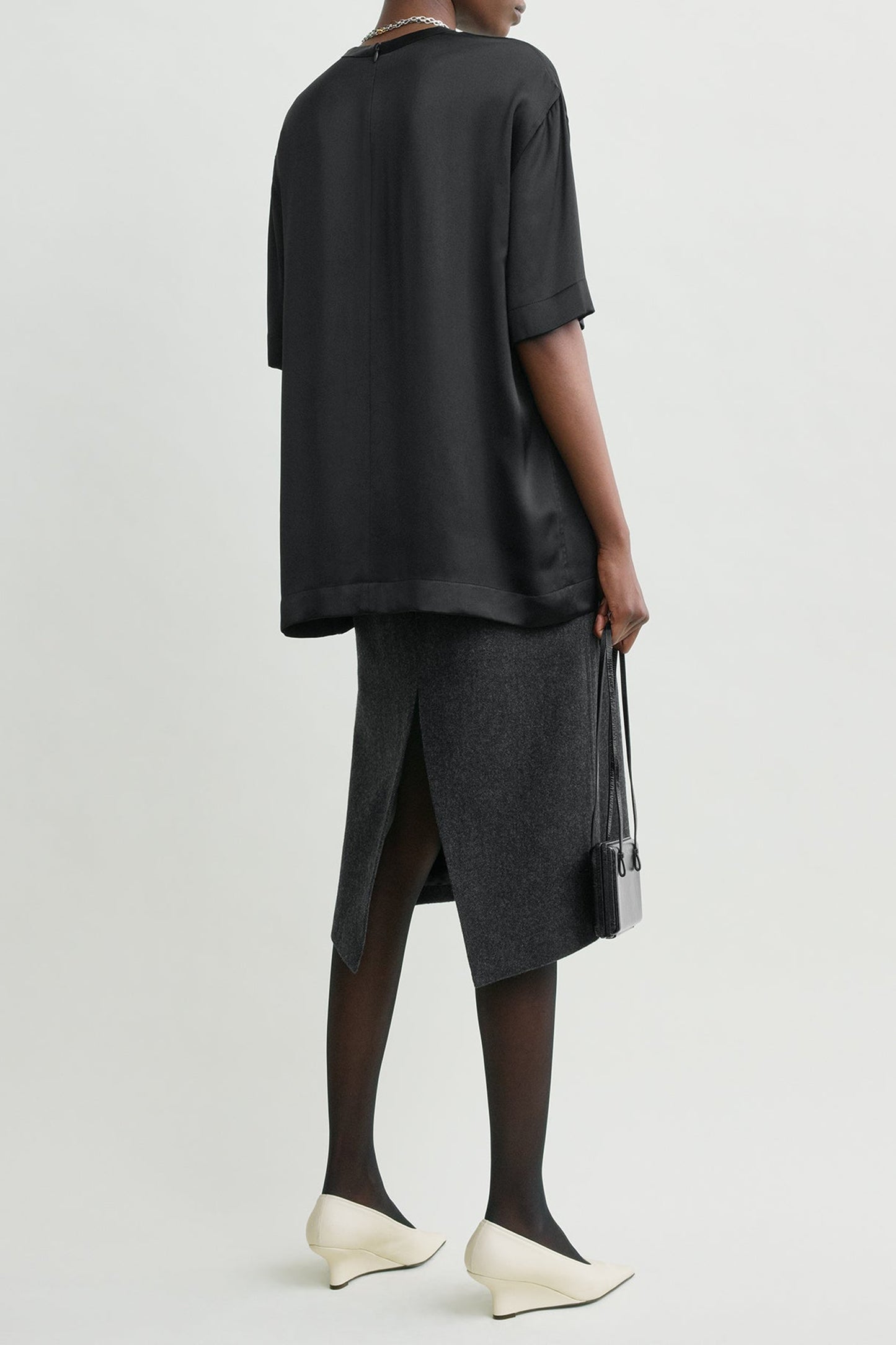 Camiseta negra de satén