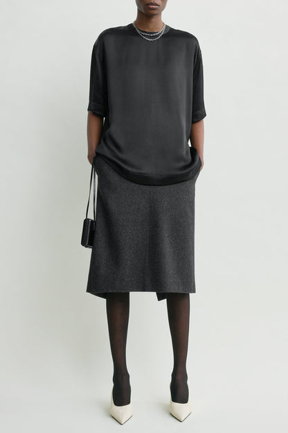 Top Satin Tee in SchwarzToteme - Anita Hass