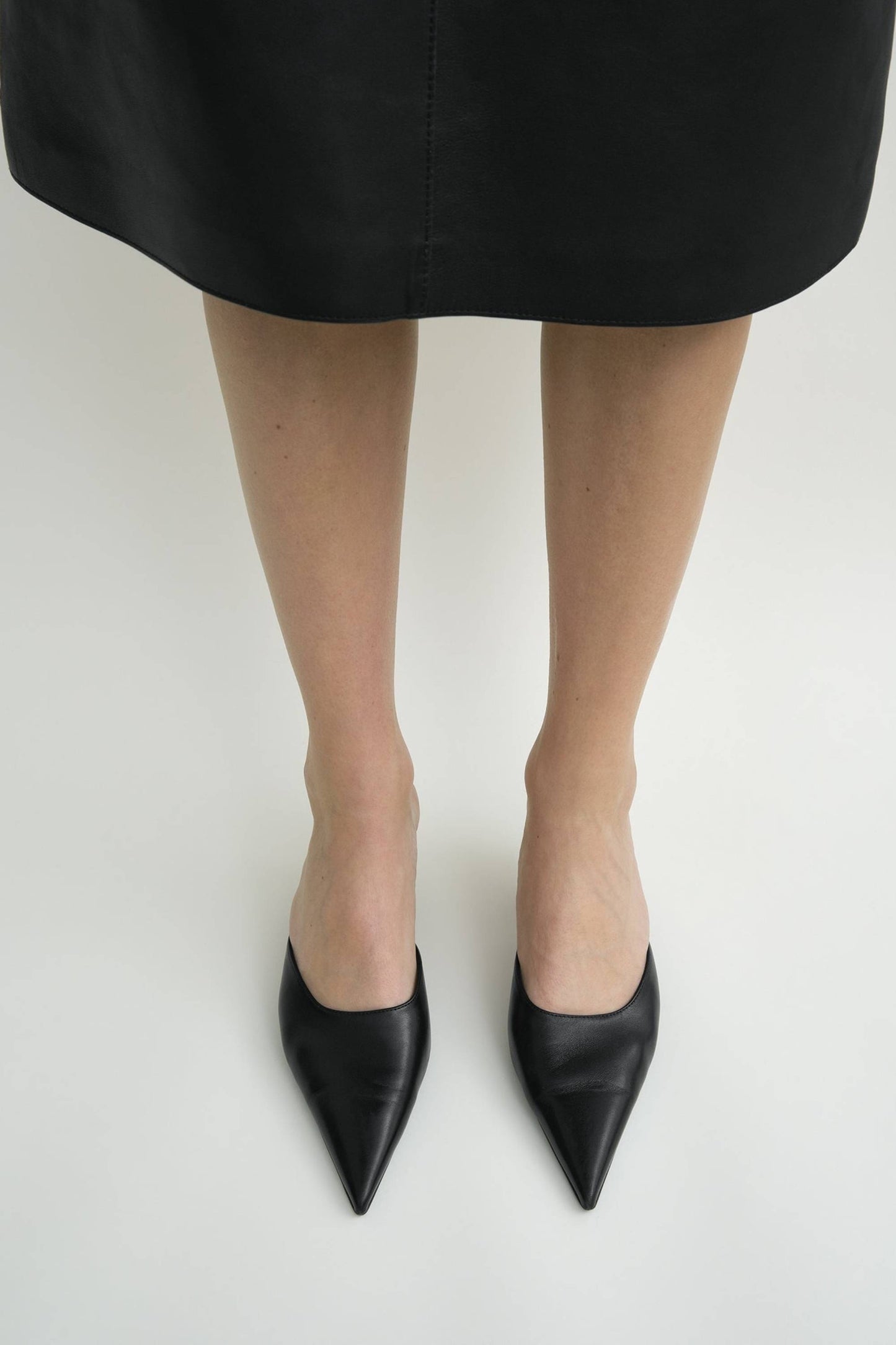 Mules Sharp en negro Toteme - Anita Hass