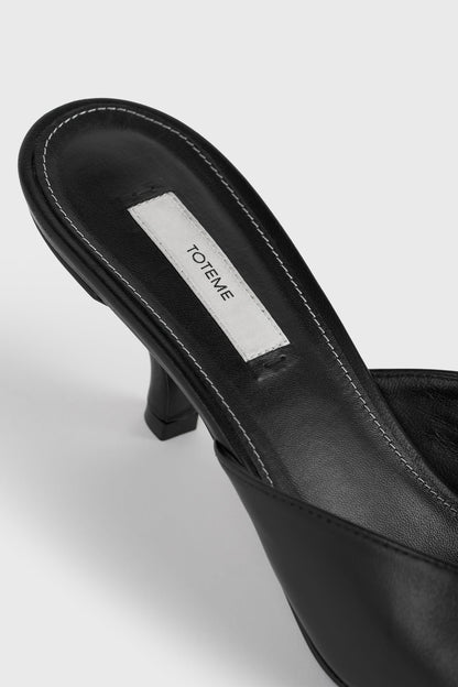 Mules Sharp en negro Toteme - Anita Hass