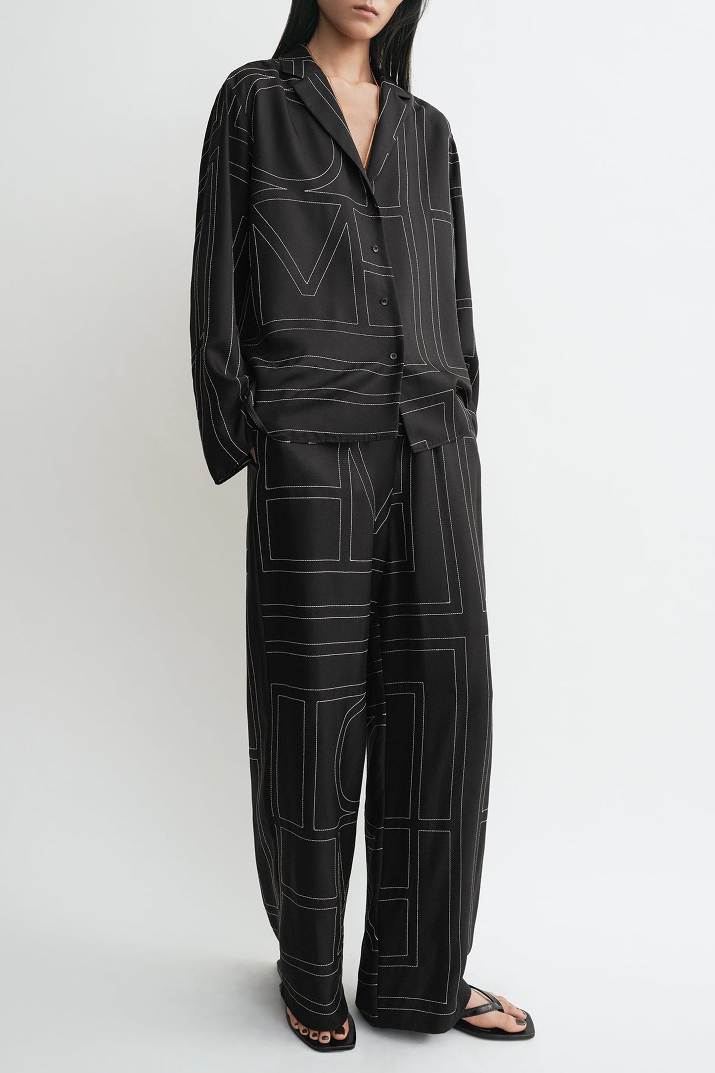 Seidenbluse Monogram PJ in Schwarz Toteme