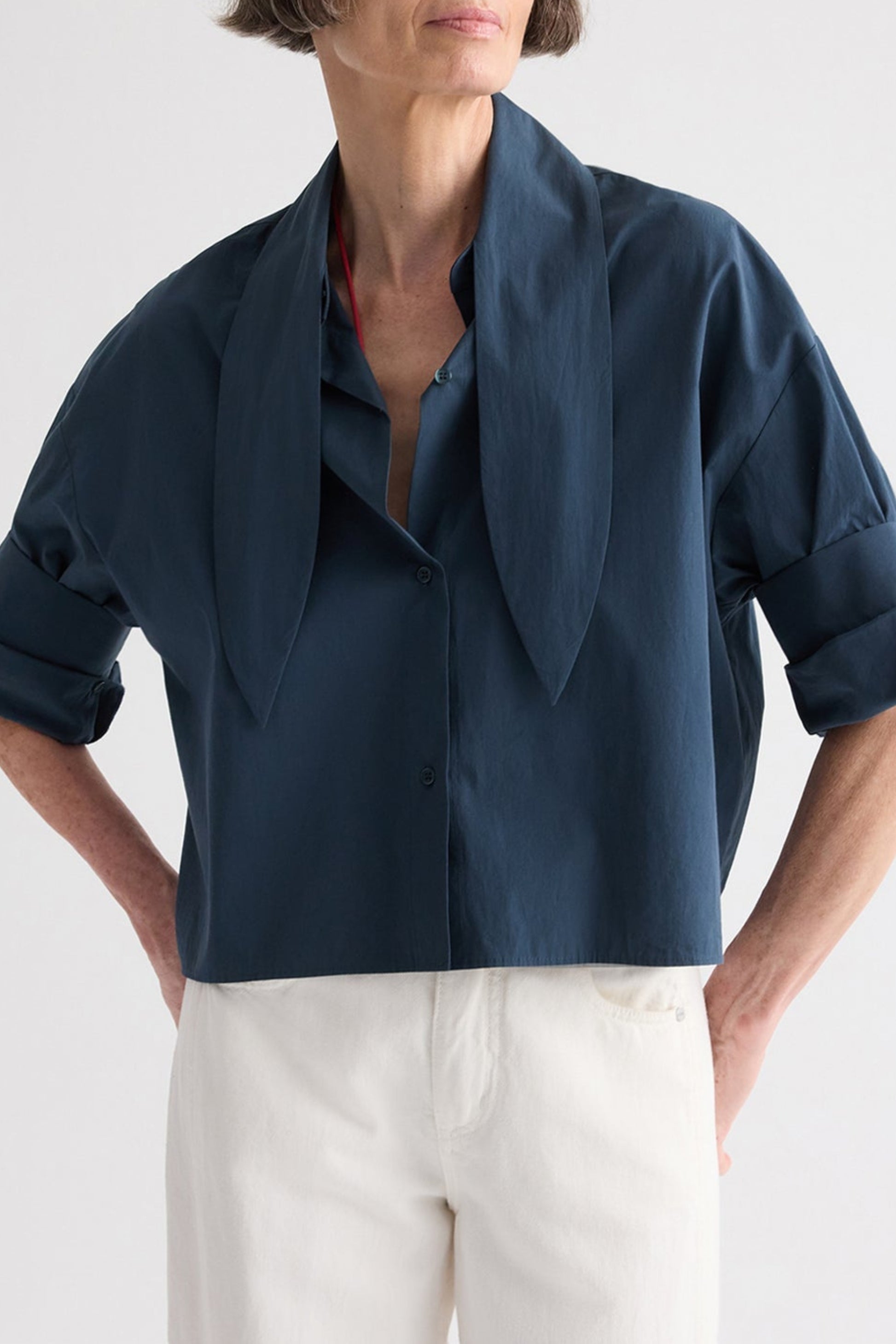 Bluse Tie One On in Sea Storm TWP Clothing