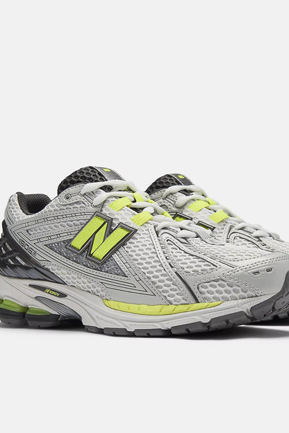 Sneaker 1906R in Silver/Neon Green