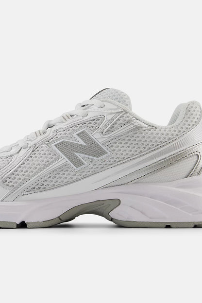 Sneaker 740 in White/Silver Metallic