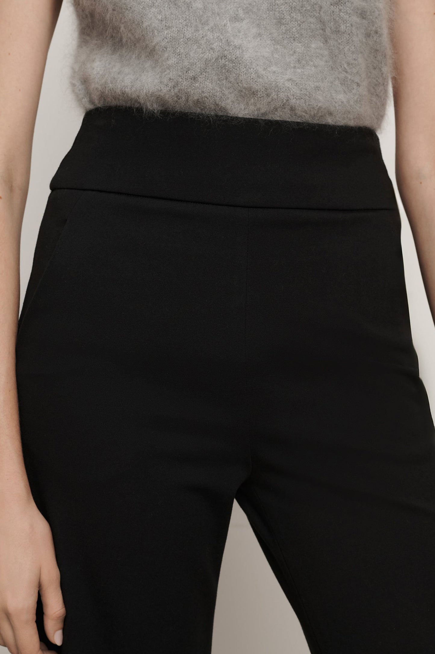 Kalinda trousers in black