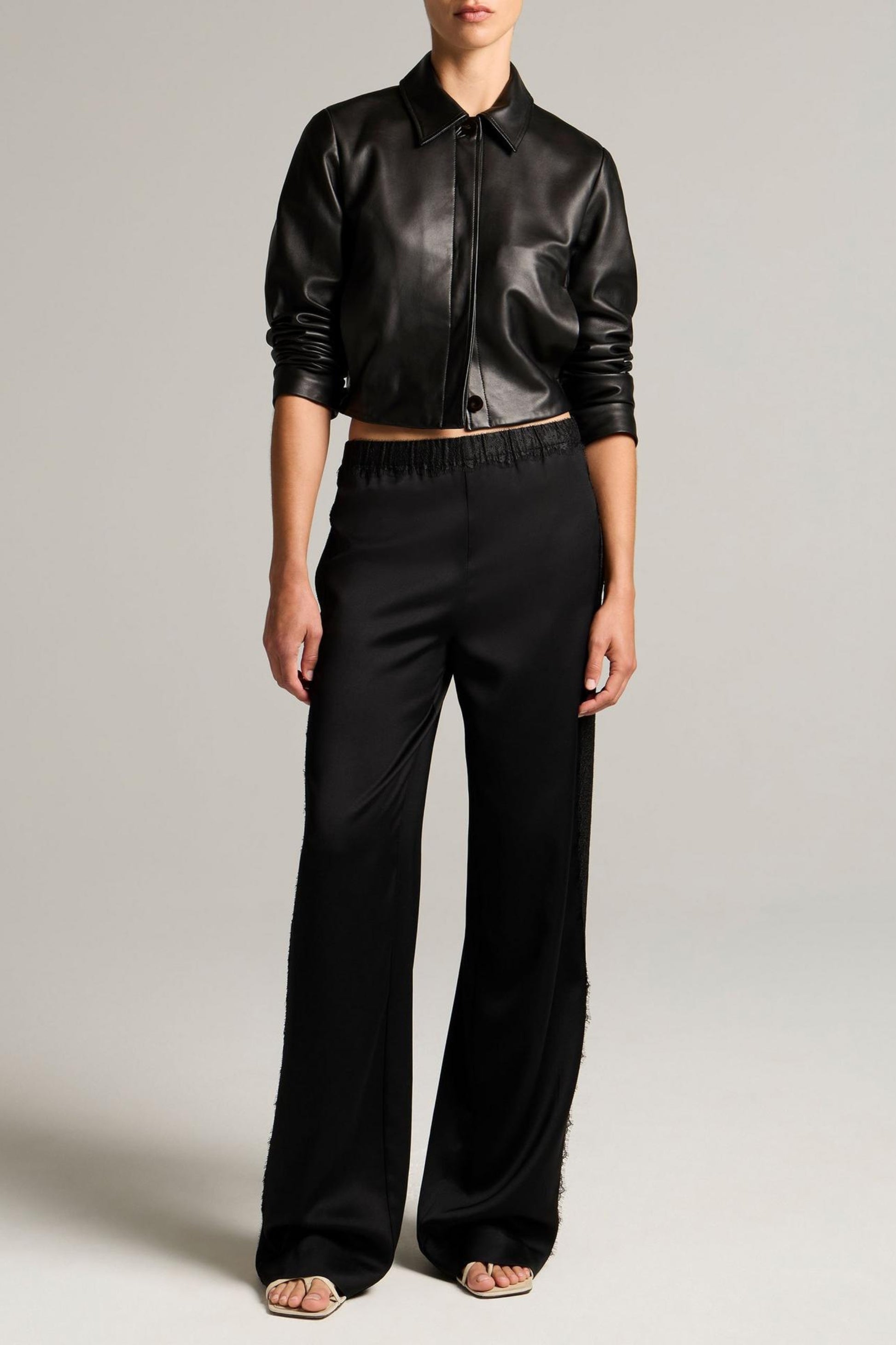 Hose Lace Trim in Schwarz Vince