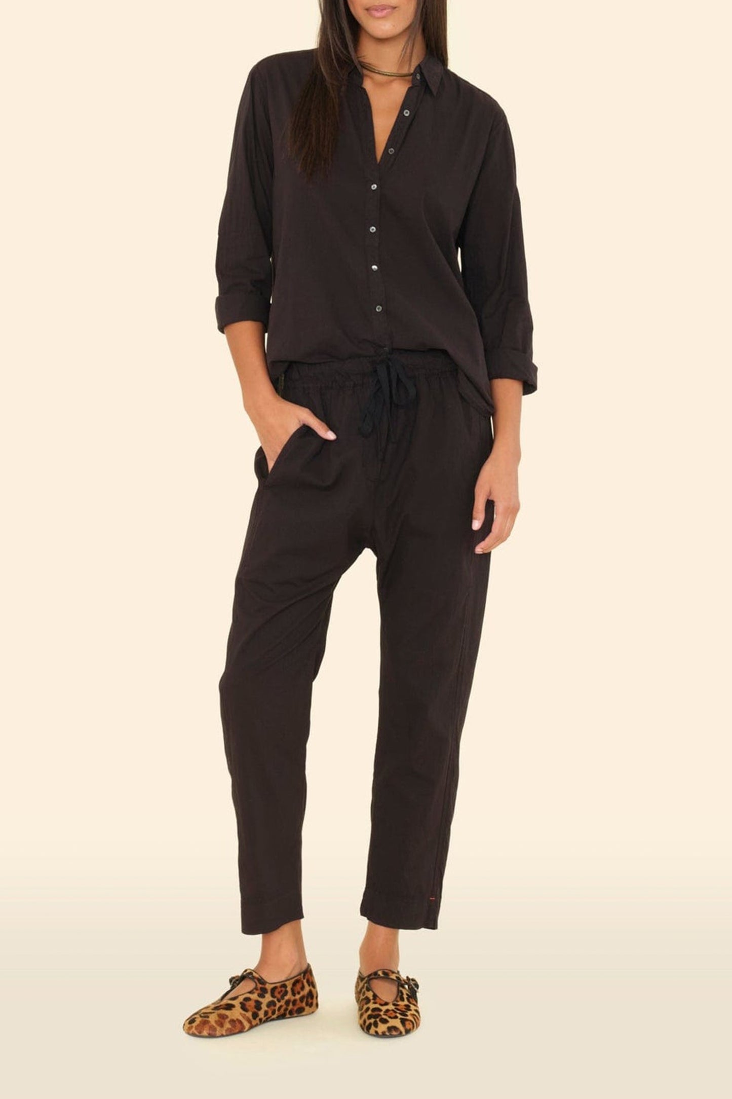 Hose Draper in Schwarz Xírena