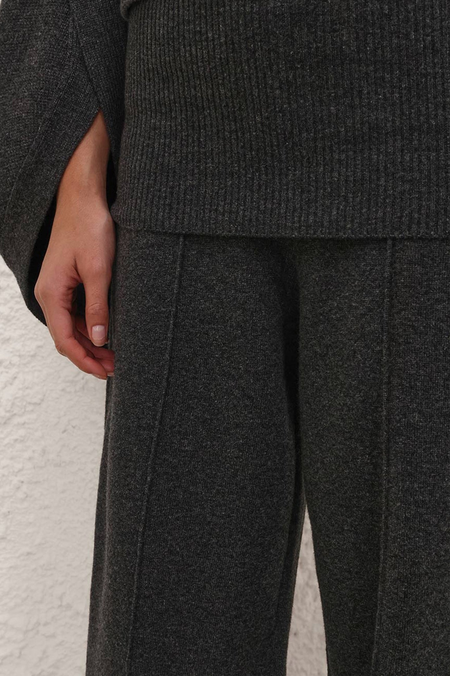 Valiant Barrel Pants in Graphite