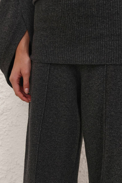 Valiant Barrel Pants in Graphite