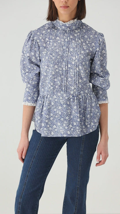 Floral blouse in blue / white