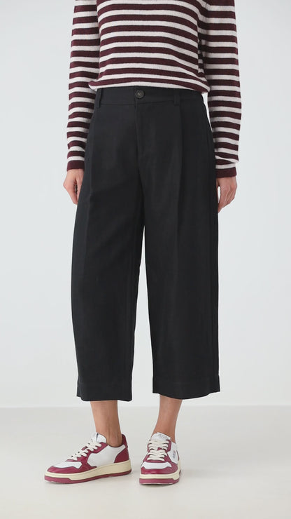 Pants Cropped Casual in Black