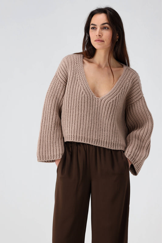 Pullover Cropped V in Warm TaupeI Love Mr Mittens - Anita Hass