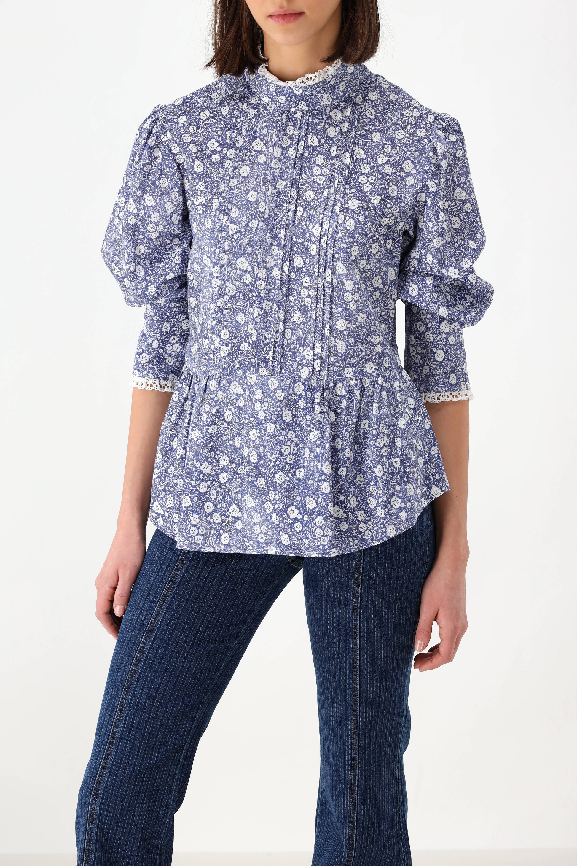 Florale Bluse in Blau/WeißSee by Chloé - Anita Hass