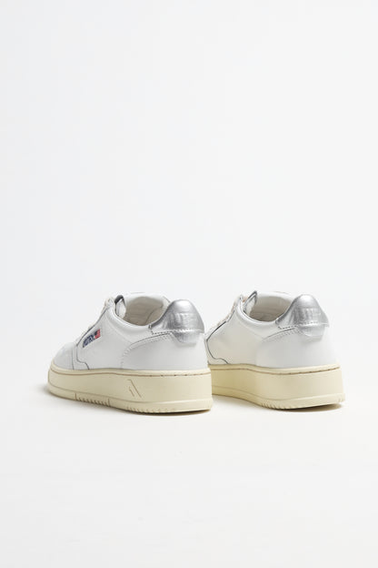Sneaker Medalist in Weiß/Silber Autry