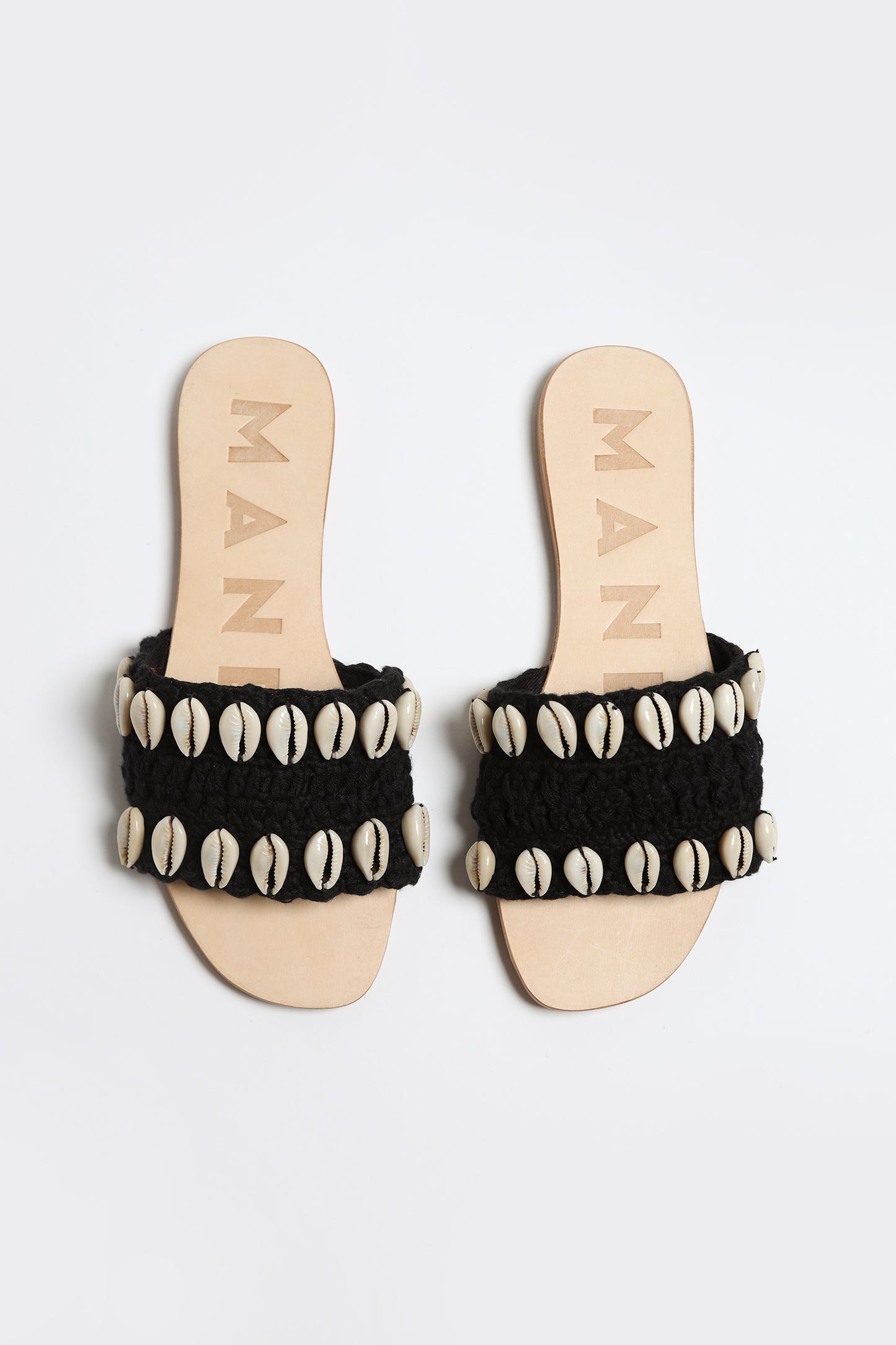 Sandale Yucatán in Schwarz Shells Manebi
