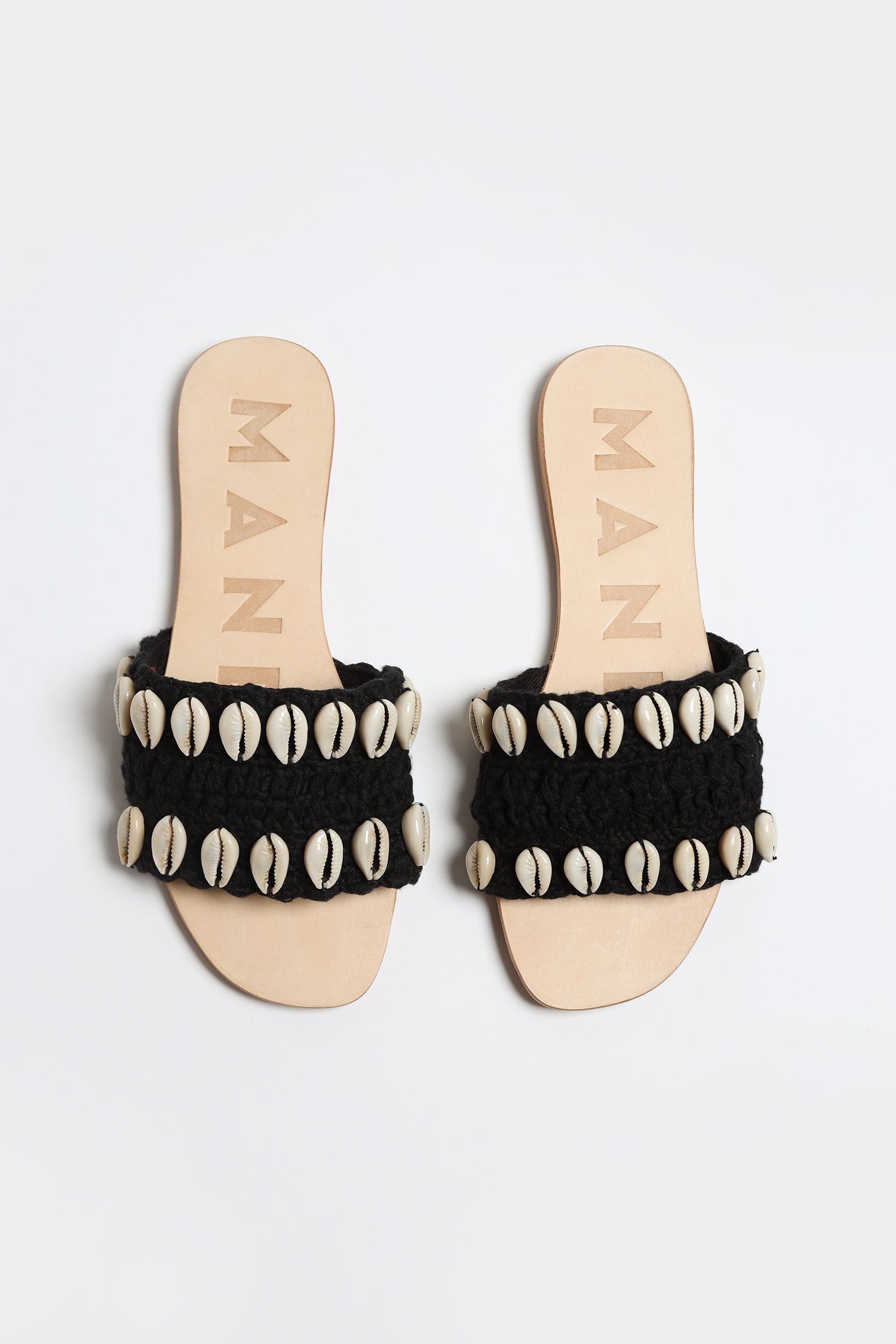 Sandale Yucatán in Schwarz Shells Manebi